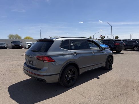 Used 2023 Volkswagen Tiguan SE R-Line image 4