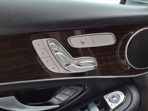 Used 2018 Mercedes-Benz GLC 300 GLC 300 w/ Premium Package image 27