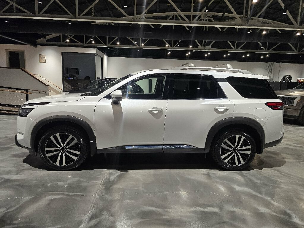 Used 2025 Nissan Pathfinder Platinum w/ Cargo Package FWD image 8
