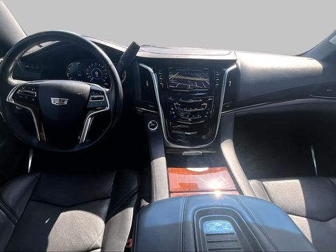 Used 2020 Cadillac Escalade Luxury RWD image 14