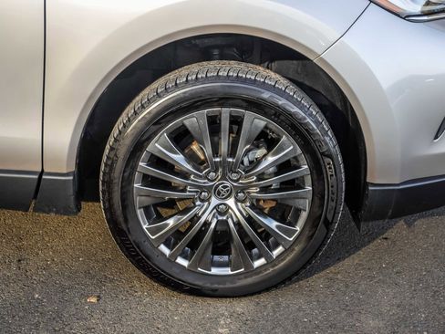 Used 2024 Toyota Venza Limited image 7