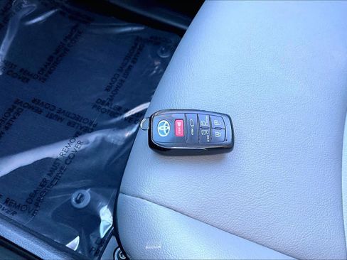 Used 2025 Toyota Sienna XLE image 15