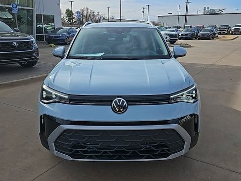 New 2026 Volkswagen Taos SE image 2
