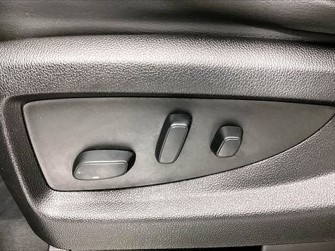 Used 2020 GMC Yukon Denali w/ Denali Premium Package image 33