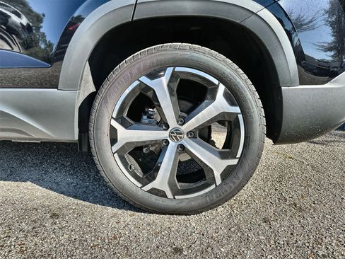 Used 2025 Volkswagen Taos SEL image 8