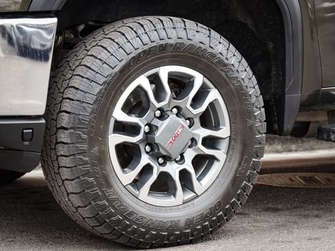 Used 2022 GMC Sierra 2500 SLT w/ SLT Preferred Package AWD/4WD image 11
