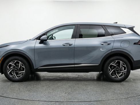 Used 2025 Kia Sportage LX image 5