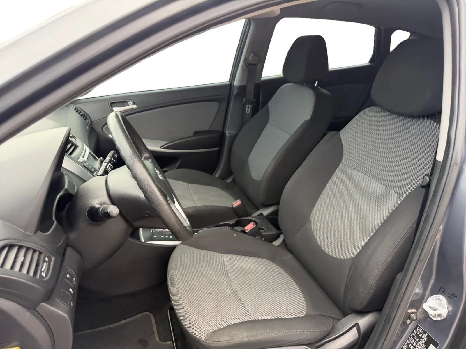 Used 2012 Hyundai Accent GS FWD image 10