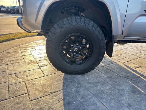 Used 2020 Toyota Tacoma SR5 image 22