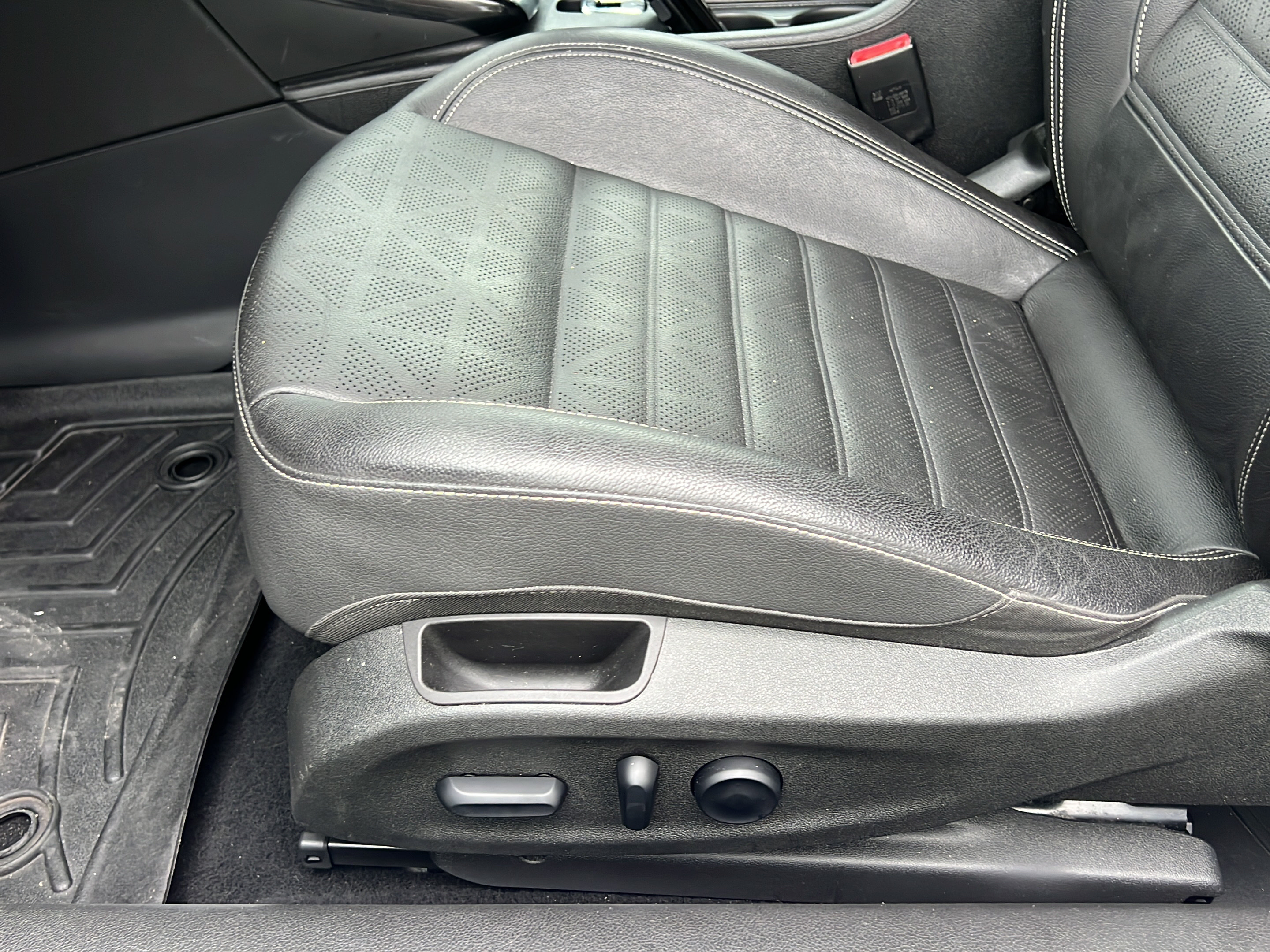Used 2019 Buick Cascada Premium FWD image 13