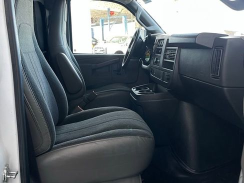 Used 2024 GMC Savana 2500 w/ Driver Convenience Package image 10