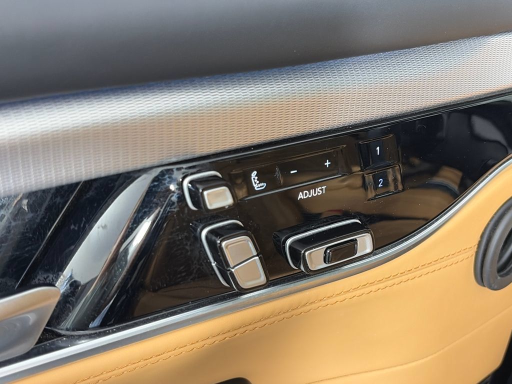 Used 2023 Jeep Grand Wagoneer Series III AWD/4WD image 24