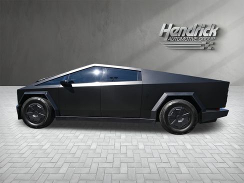 Used 2024 Tesla Cybertruck AWD Crew Cab image 8