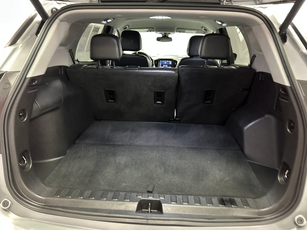 Used 2023 GMC Terrain SLT FWD image 23