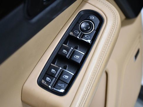Used 2018 Porsche Macan AWD/4WD image 18