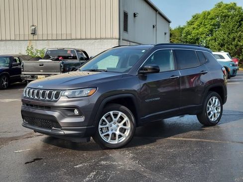 Used 2023 Jeep Compass Latitude AWD/4WD image 1