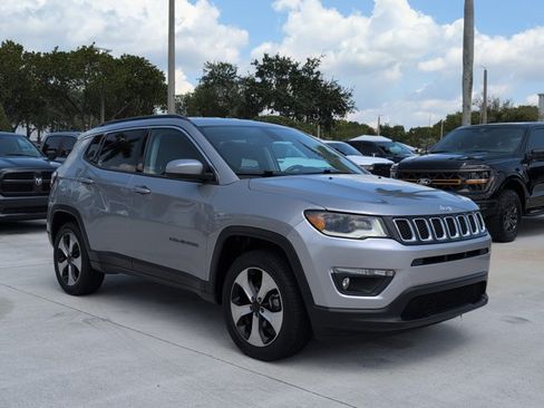 Used 2020 Jeep Compass Latitude w/ Popular Equipment Group AWD/4WD image 7