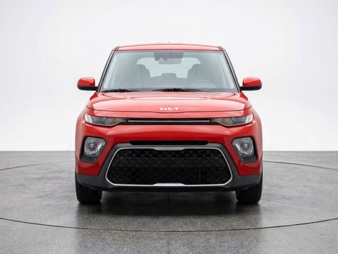 Used 2025 Kia Soul LX w/ LX Technology Package image 2