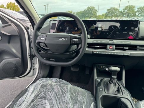New 2025 Kia K4 LXS image 9