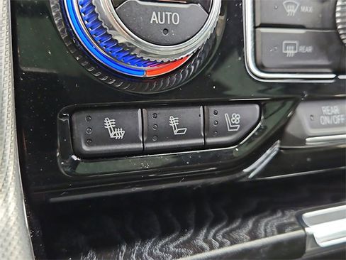 Used 2022 GMC Yukon Denali image 5