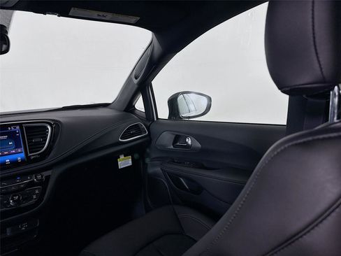 New 2026 Chrysler Pacifica Select image 25