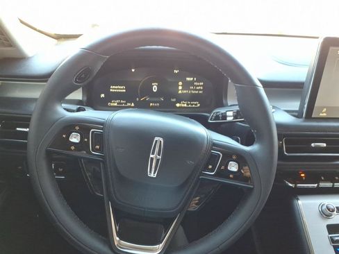 Used 2023 Lincoln Aviator AWD w/ Premium Package image 22