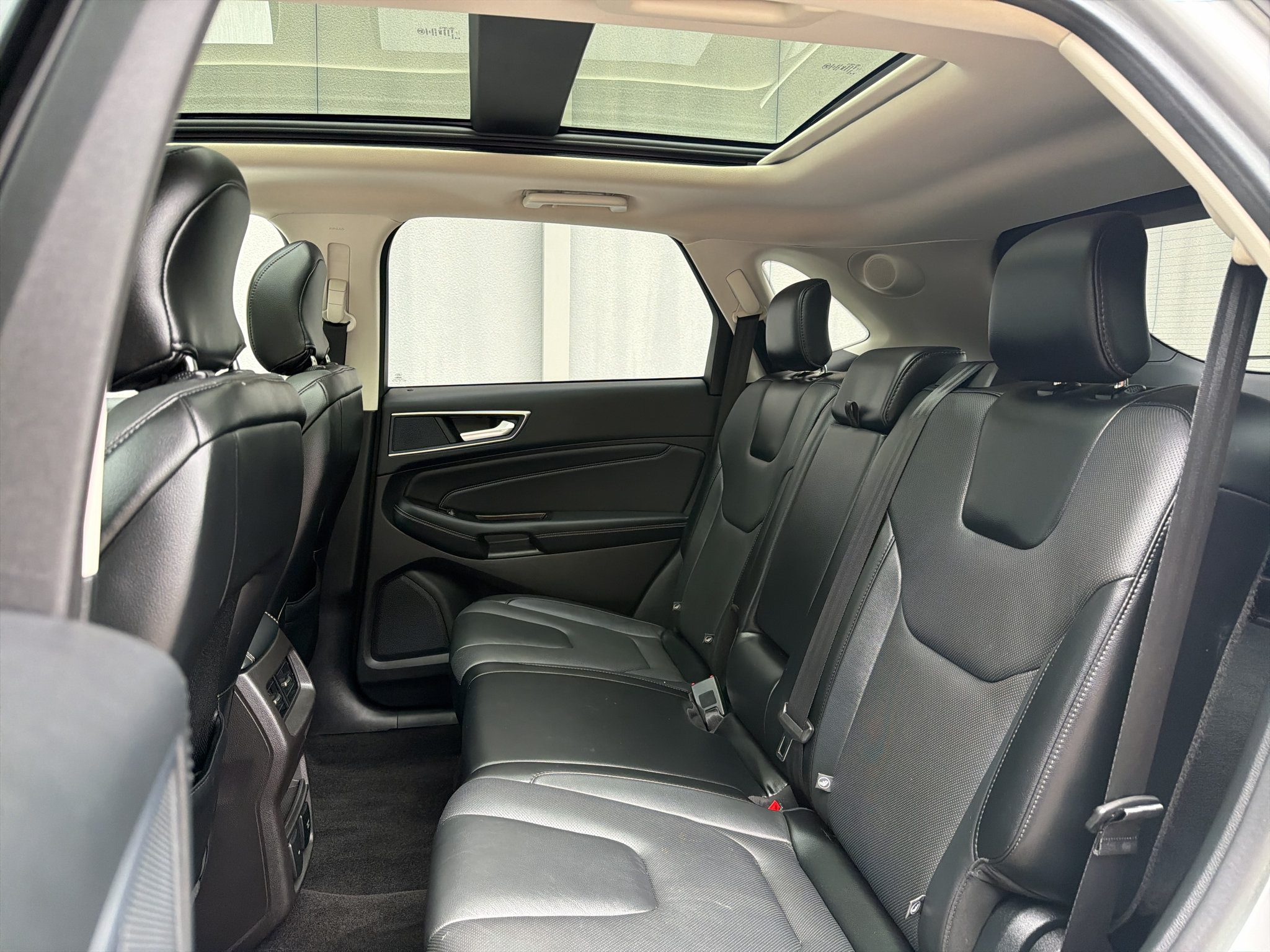 Used 2018 Ford Edge Titanium w/ Equipment Group 301A FWD image 14