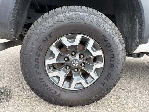 Used 2023 Toyota Tacoma TRD Off-Road w/ Advanced Technology Package AWD/4WD image 23