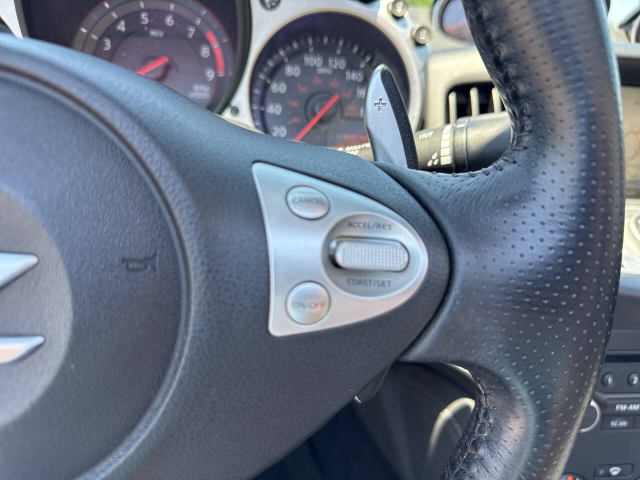 Used 2015 Nissan 370Z Touring RWD image 21