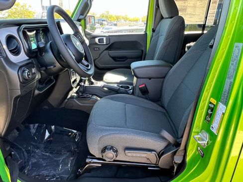 New 2025 Jeep Gladiator Sport image 15