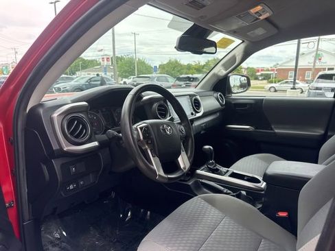 Used 2022 Toyota Tacoma SR5 AWD/4WD image 9