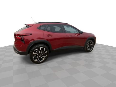 Used 2024 Chevrolet Trax RS FWD image 2