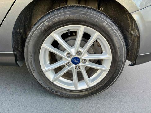 Used 2018 Ford Focus SE FWD image 14