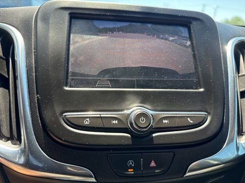 Used 2024 Chevrolet Equinox LT FWD image 16