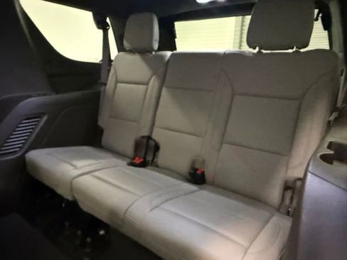 Used 2024 Chevrolet Tahoe Z71 w/ Luxury Package AWD/4WD image 15