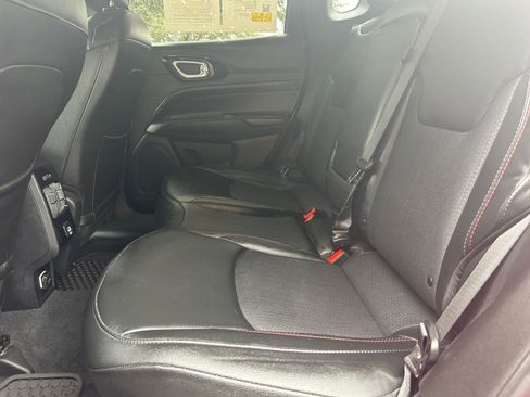 Used 2025 Jeep Compass Trailhawk image 25