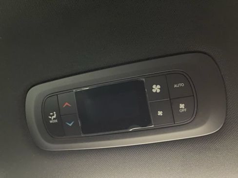 New 2026 Chrysler Pacifica Select AWD/4WD image 31