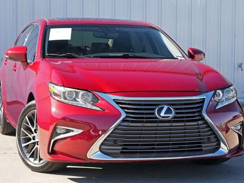 Used 2016 Lexus ES 350 Premium w/ Navigation System Package image 2