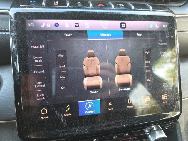 Used 2023 Jeep Grand Cherokee Overland w/ Luxury Tech Group IV AWD/4WD image 23