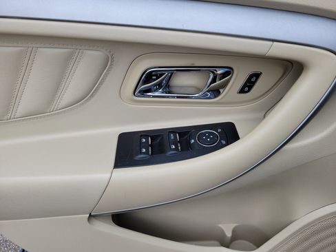 Used 2016 Ford Taurus SE image 16