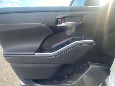 Used 2026 Toyota Highlander XLE AWD/4WD image 16