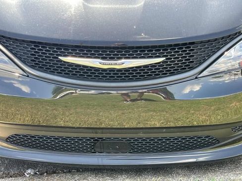 Used 2023 Chrysler Voyager LX FWD image 7