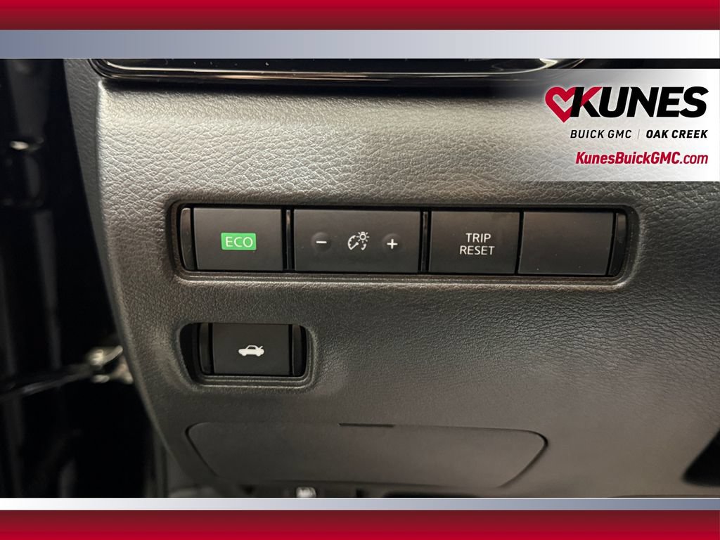 Used 2024 Nissan Sentra SV FWD image 19