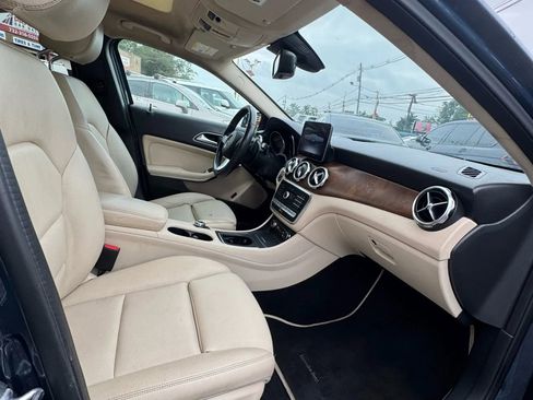 Used 2019 Mercedes-Benz GLA 250 4MATIC w/ Premium Package image 14