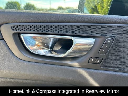 Used 2020 Volvo XC60 T5 Momentum image 18