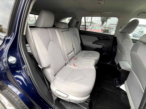 Used 2023 Toyota Highlander L image 17