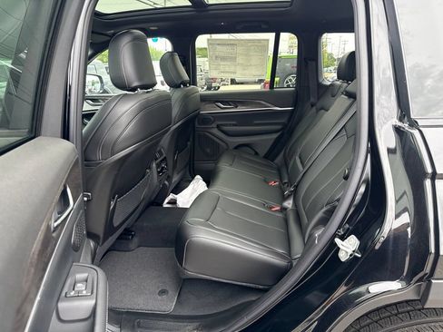 New 2026 Jeep Grand Cherokee Limited w/ Limited Altitude Package AWD/4WD image 21
