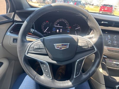 Used 2017 Cadillac XT5 Luxury w/ Driver Awareness Package image 13