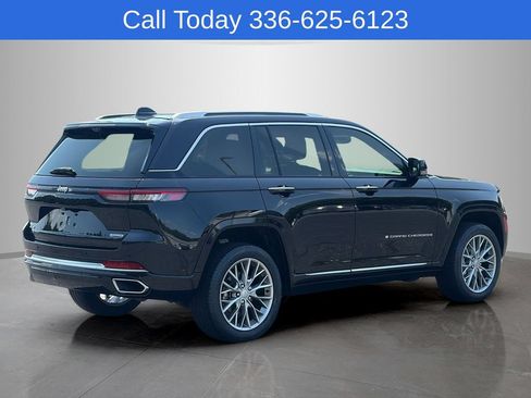 Used 2023 Jeep Grand Cherokee Summit w/ Adv Protech Group IV AWD/4WD image 5