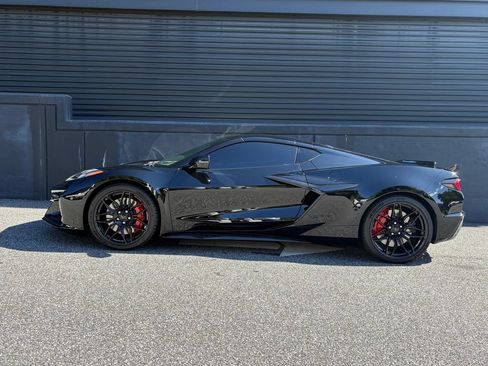 Used 2025 Chevrolet Corvette Z06 RWD image 2